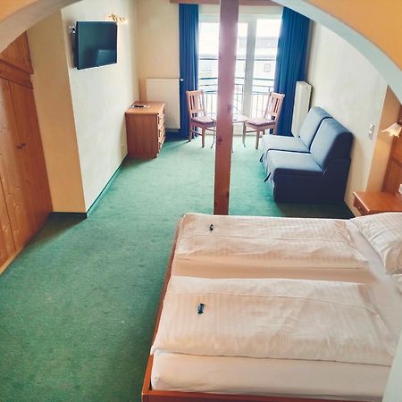 Hotel Gruenwaldkopf オーバータウエルン エクステリア 写真