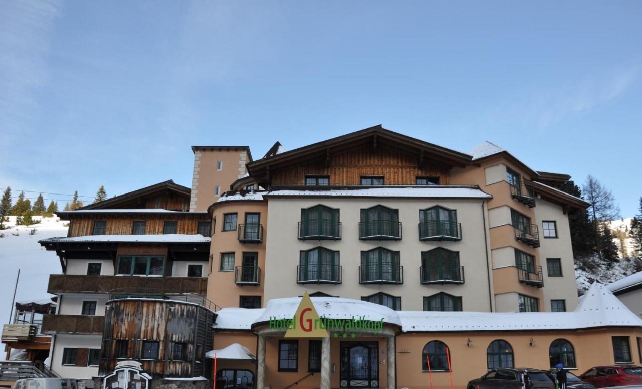 Hotel Gruenwaldkopf オーバータウエルン エクステリア 写真