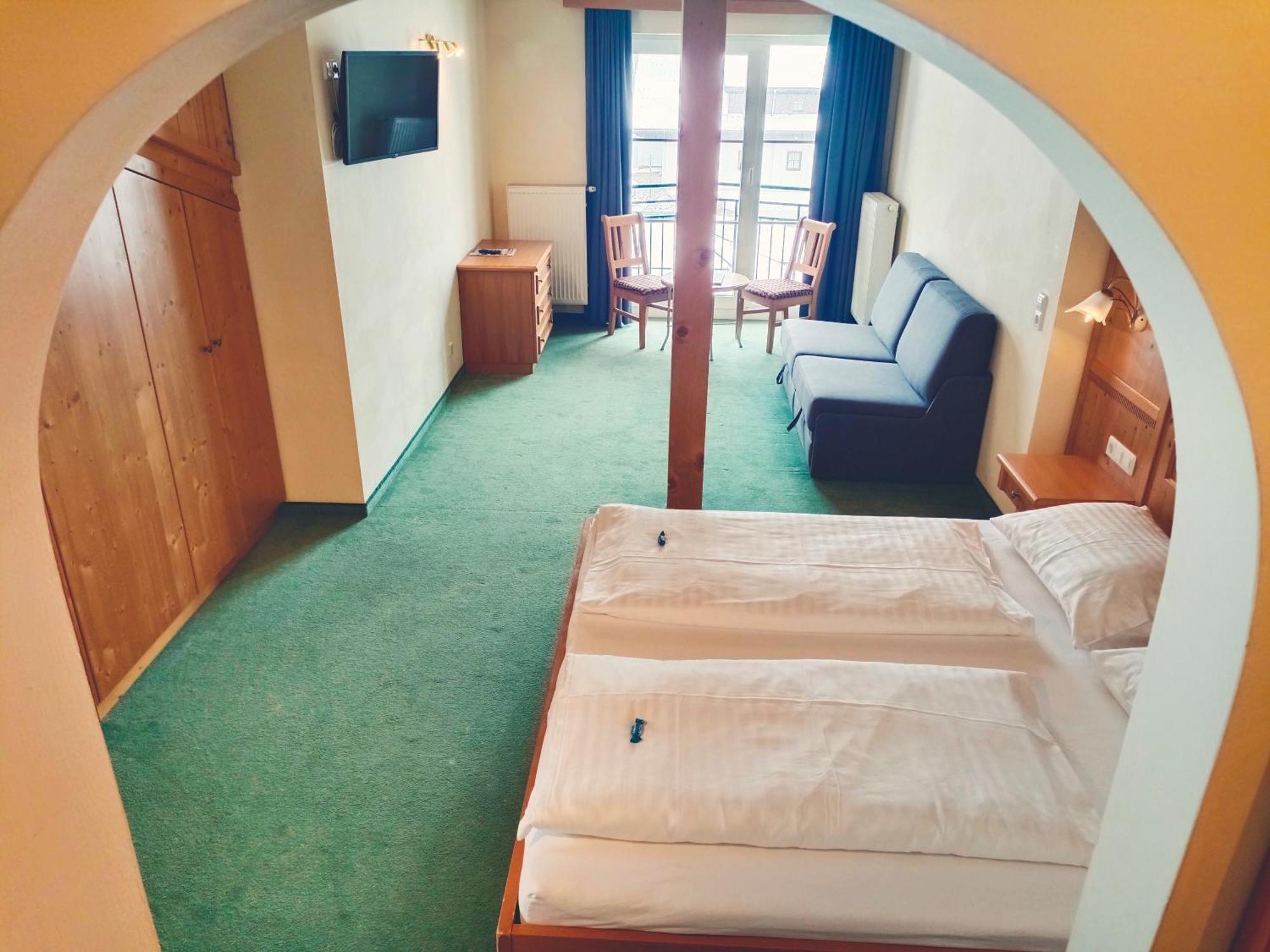 Hotel Gruenwaldkopf オーバータウエルン エクステリア 写真