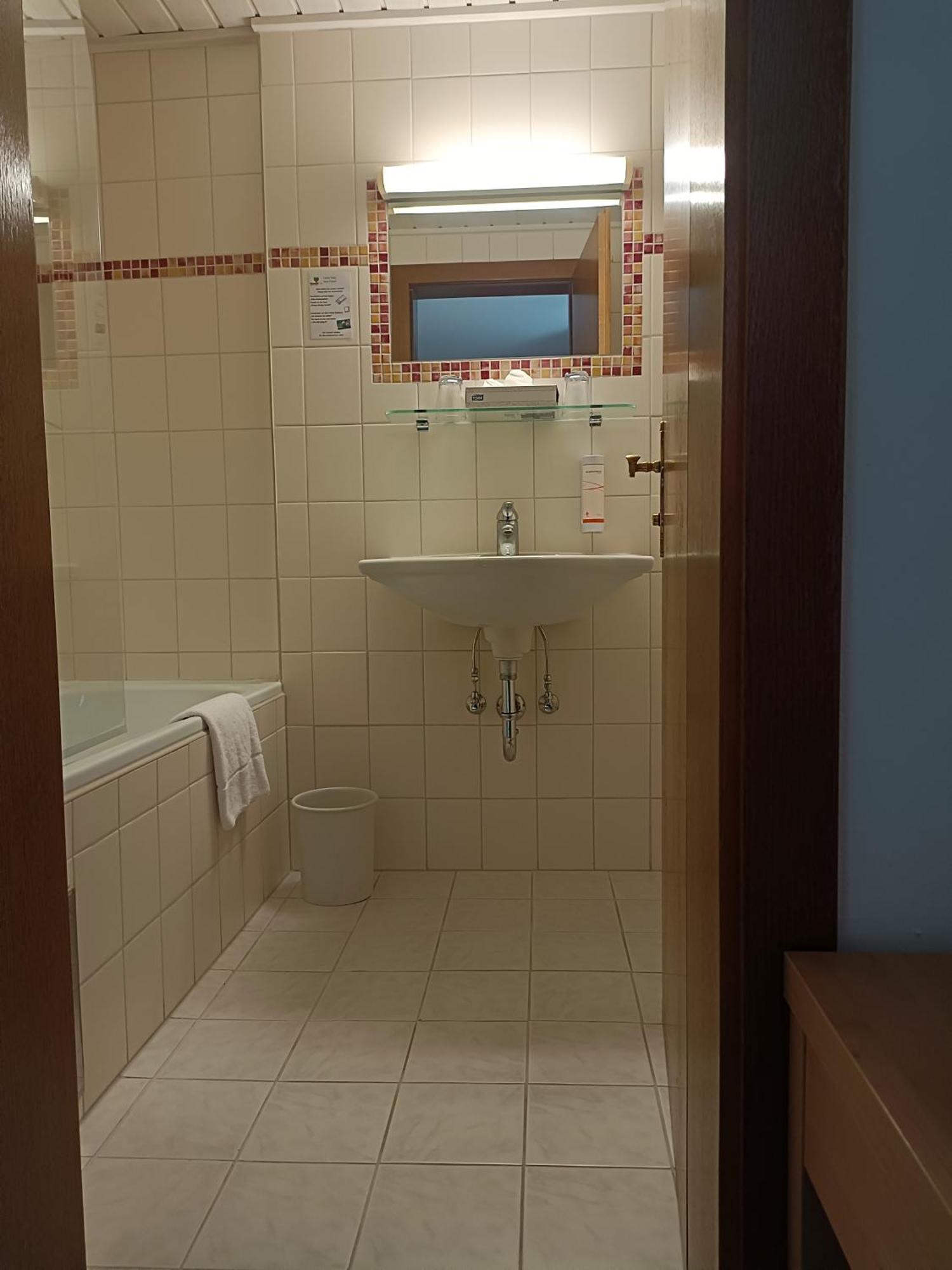 Hotel Gruenwaldkopf オーバータウエルン エクステリア 写真