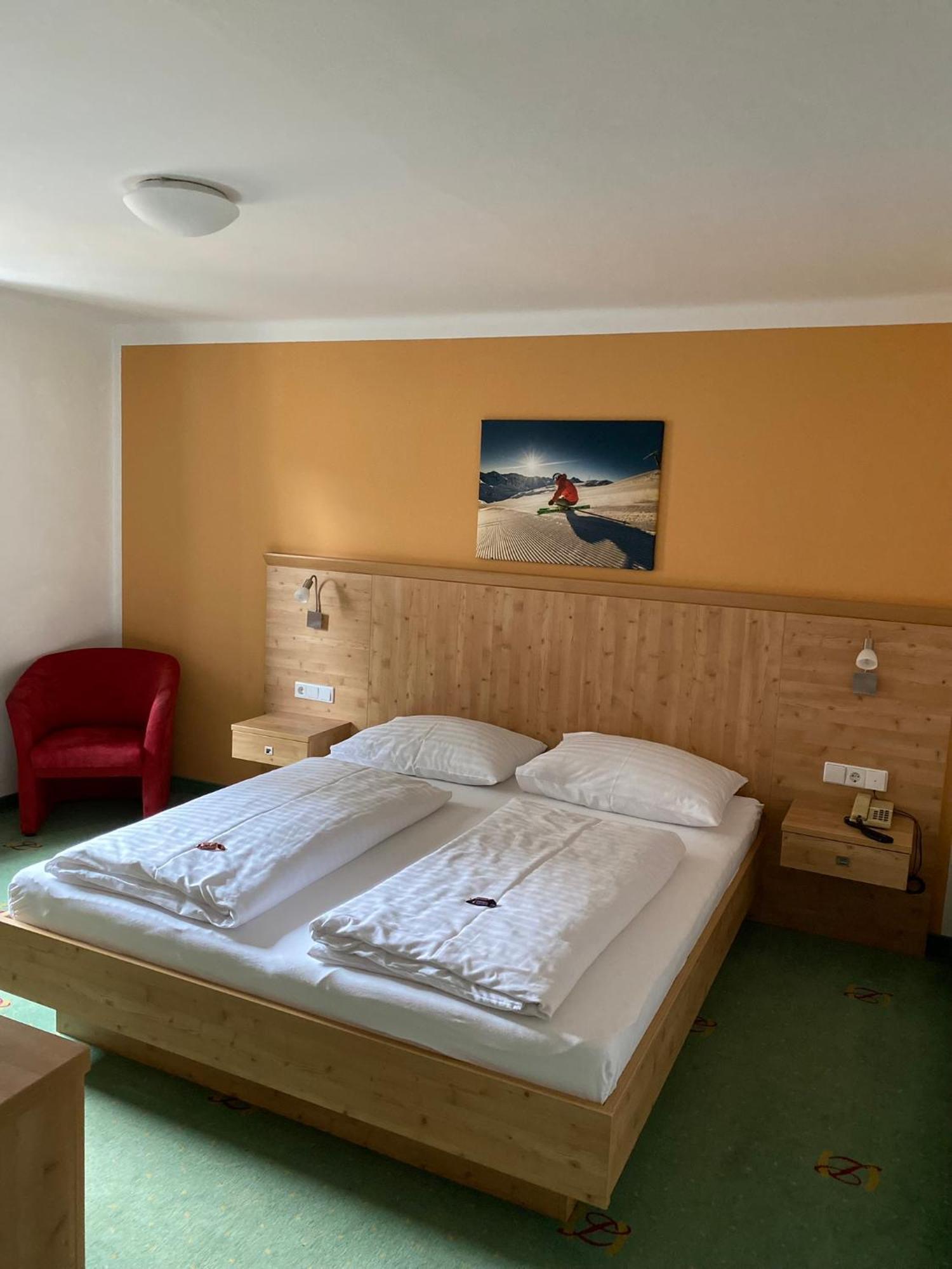 Hotel Gruenwaldkopf オーバータウエルン エクステリア 写真