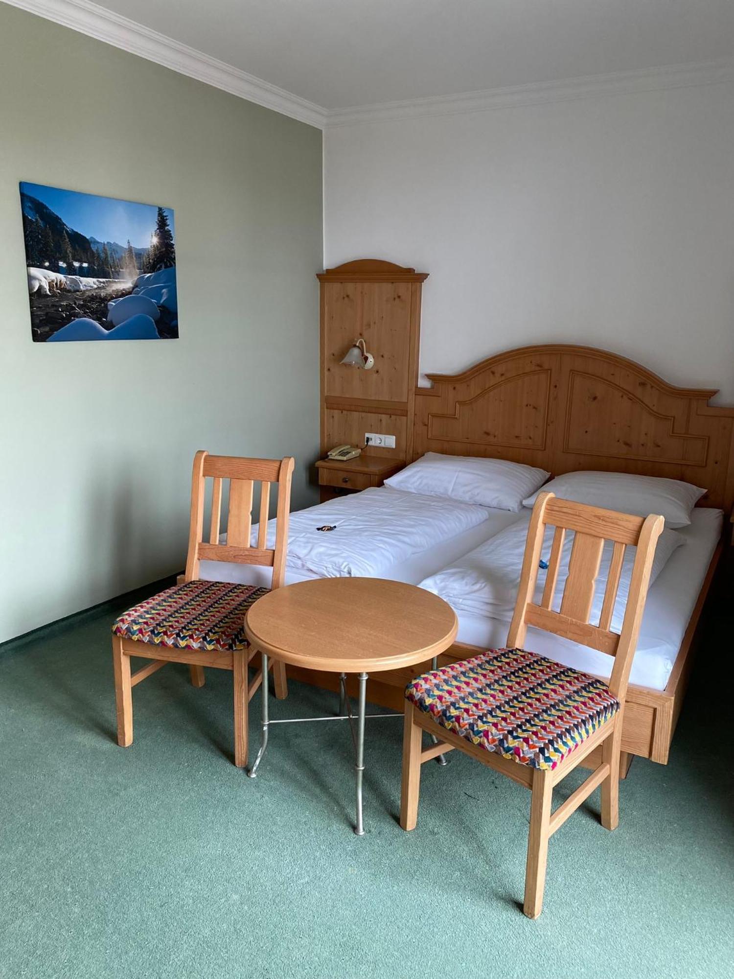 Hotel Gruenwaldkopf オーバータウエルン エクステリア 写真