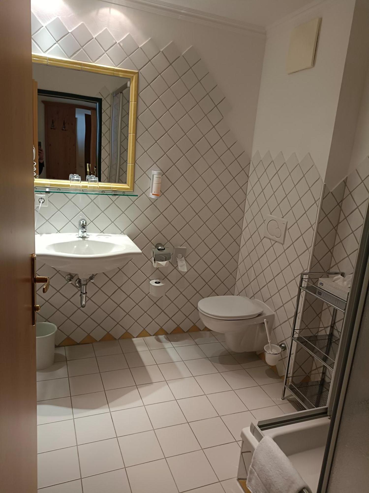 Hotel Gruenwaldkopf オーバータウエルン エクステリア 写真