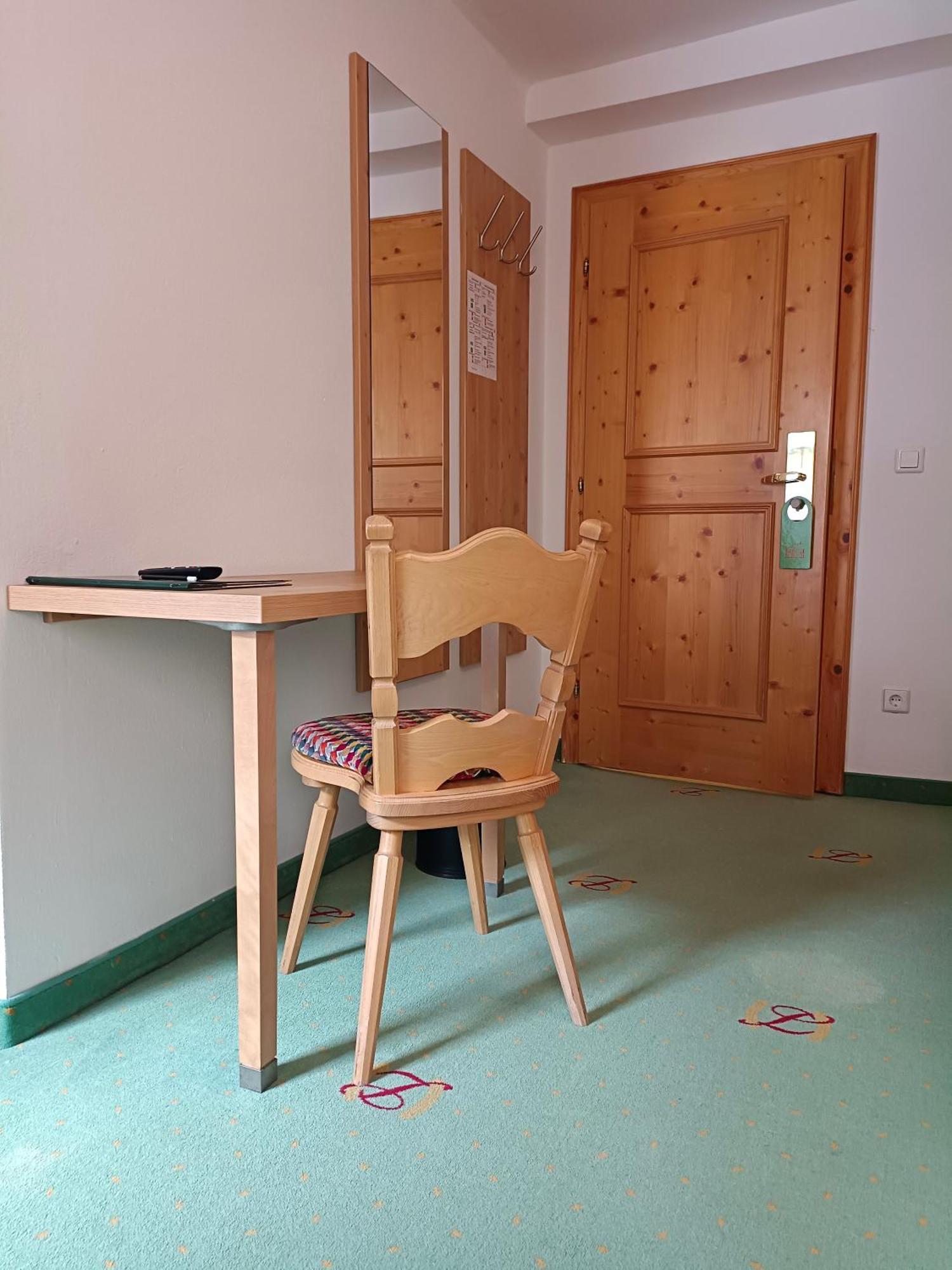 Hotel Gruenwaldkopf オーバータウエルン エクステリア 写真