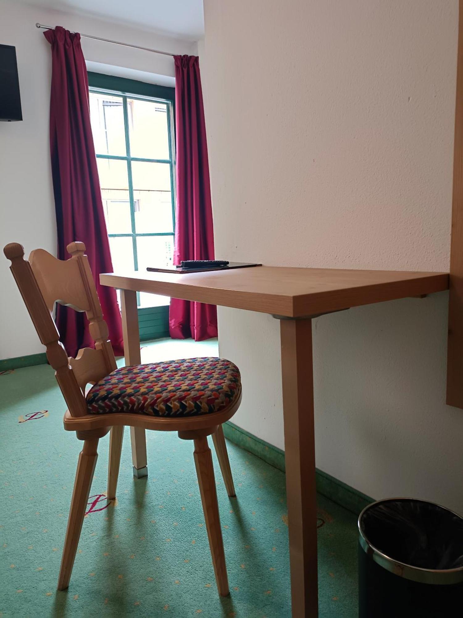 Hotel Gruenwaldkopf オーバータウエルン エクステリア 写真