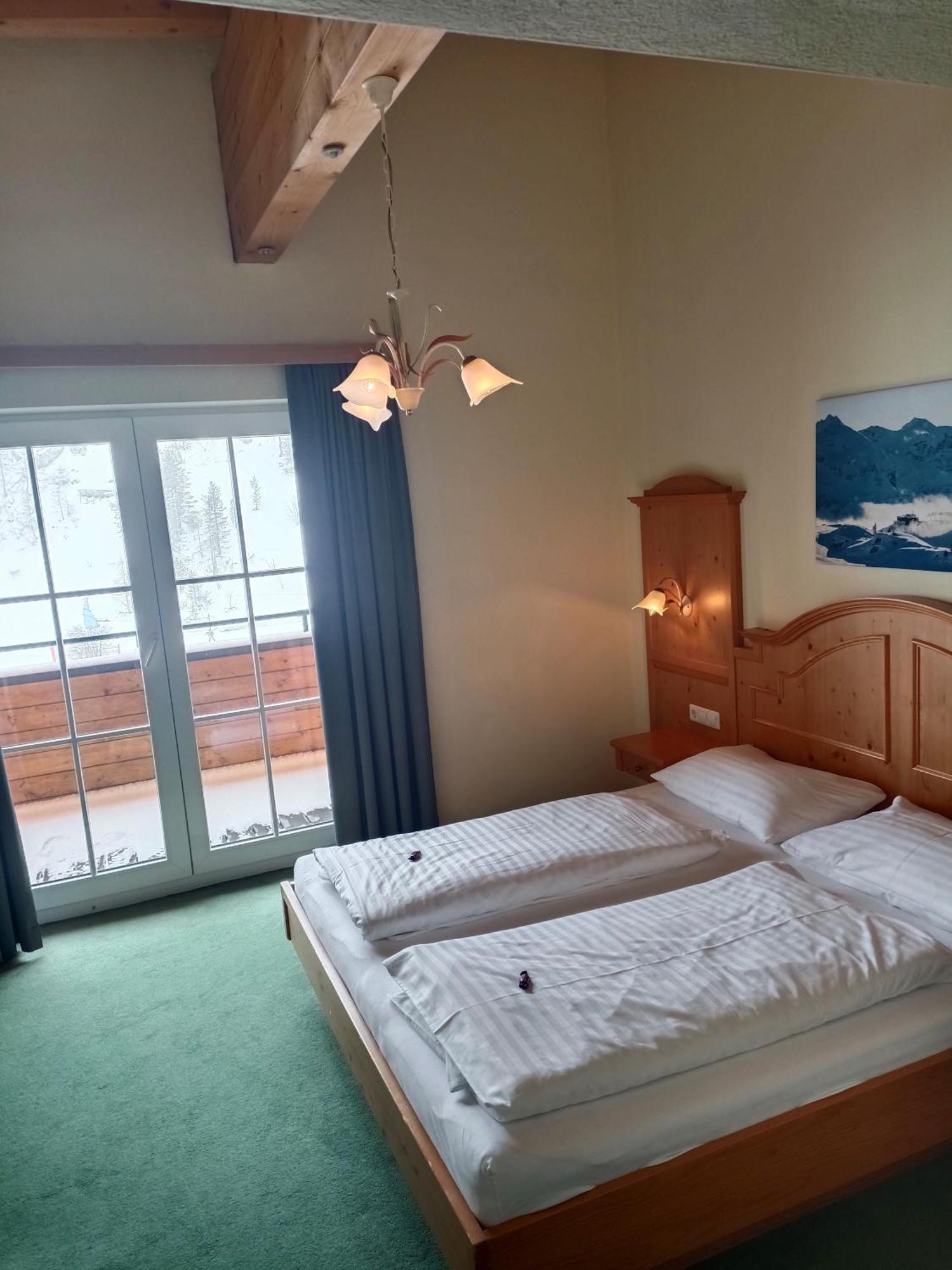 Hotel Gruenwaldkopf オーバータウエルン エクステリア 写真
