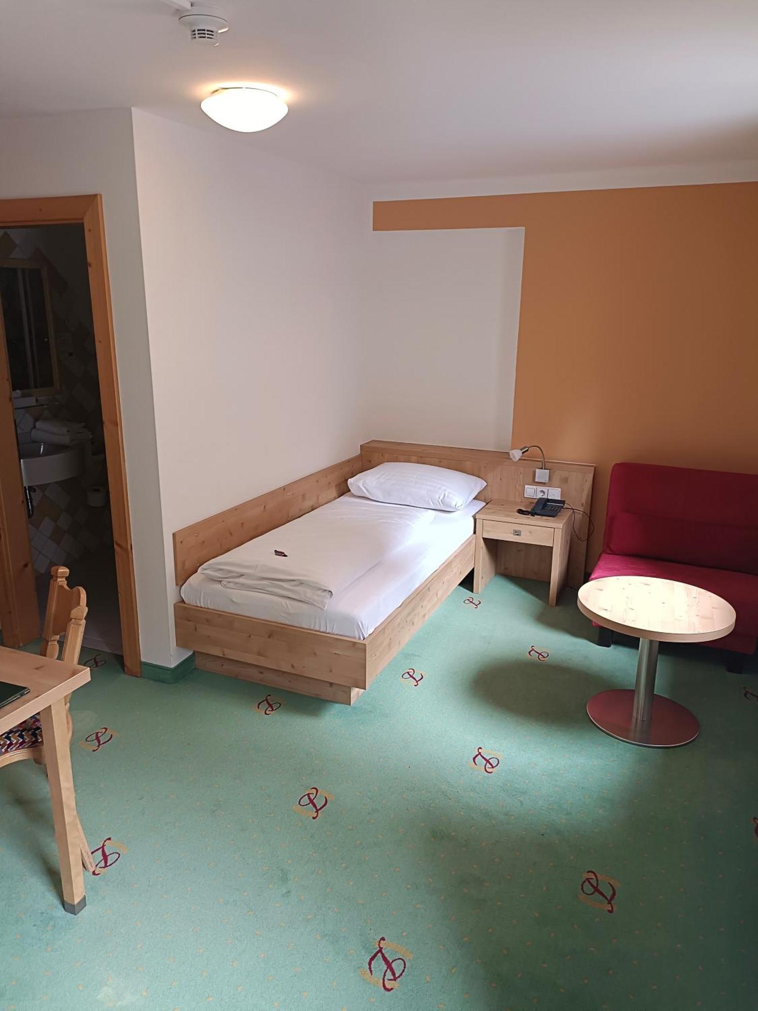 Hotel Gruenwaldkopf オーバータウエルン エクステリア 写真