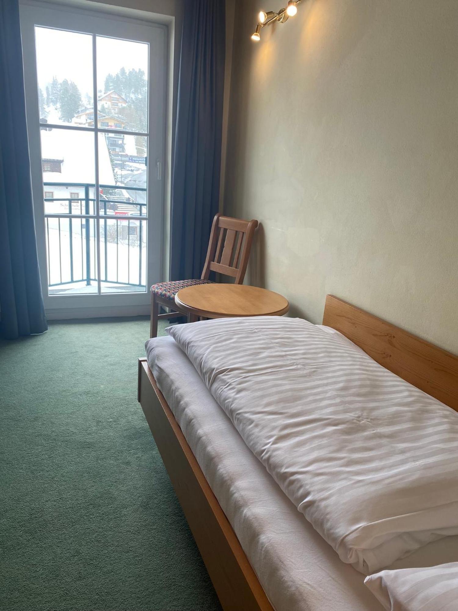 Hotel Gruenwaldkopf オーバータウエルン エクステリア 写真