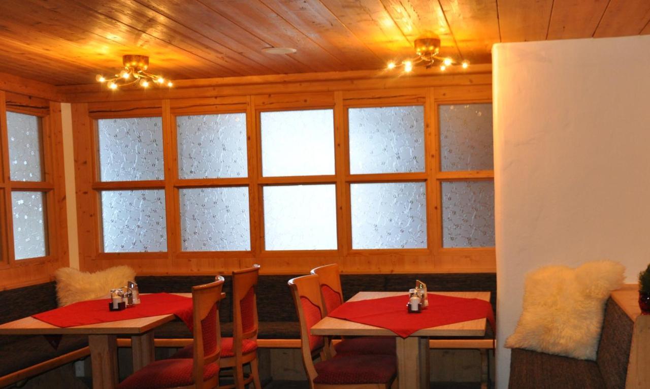 Hotel Gruenwaldkopf オーバータウエルン エクステリア 写真
